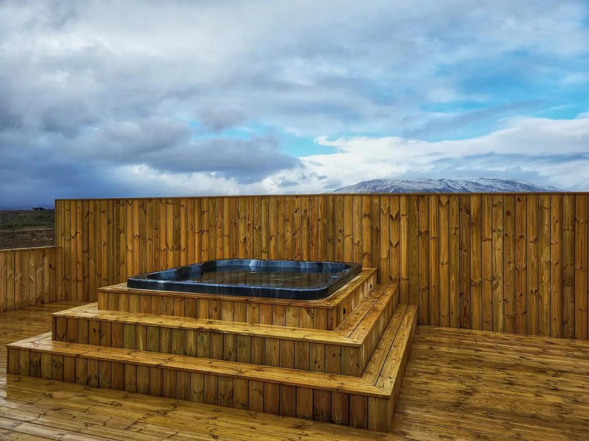 Luxury Log Home With A Hot Tub Selfoss Exterior foto