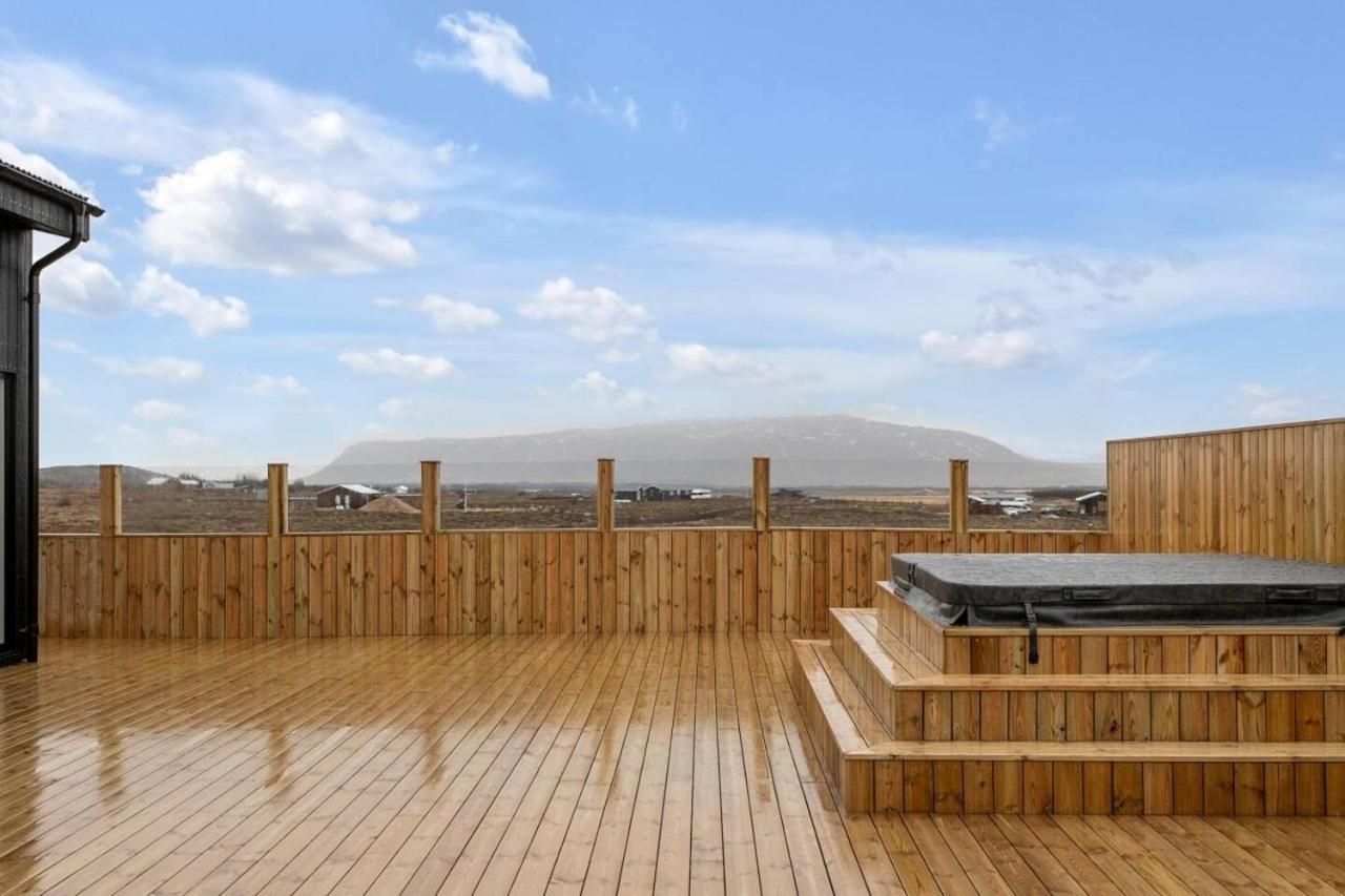 Luxury Log Home With A Hot Tub Selfoss Exterior foto